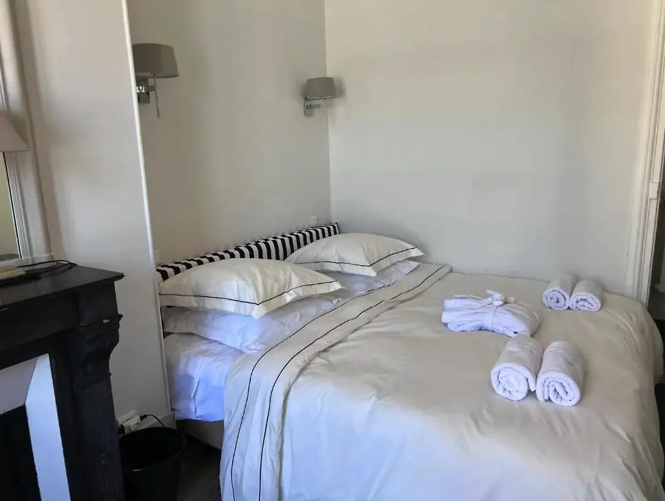 Eiffel Apartment Paris
