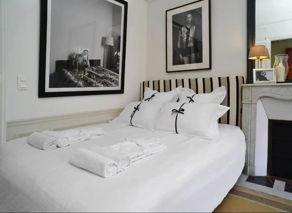 Eiffel Apartment *