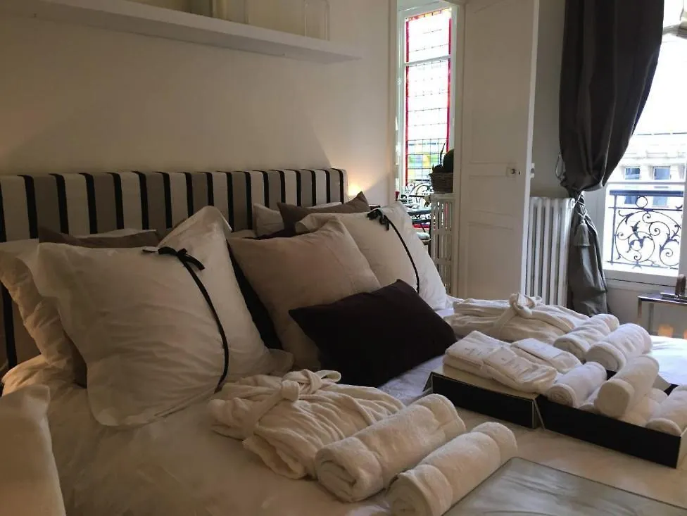 Eiffel Apartment Paris