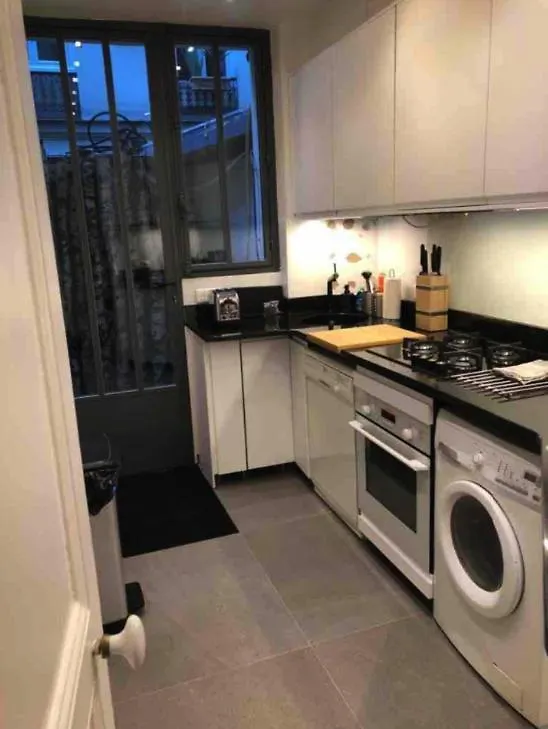 Eiffel Apartment