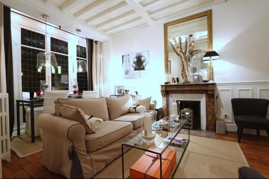 Eiffel Apartamento *